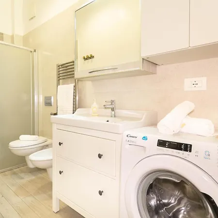 Piano Terra Sul Lungomare Con Parcheggio *