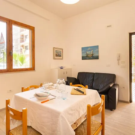 Appartamento Piano Terra Sul Lungomare Con Parcheggio *