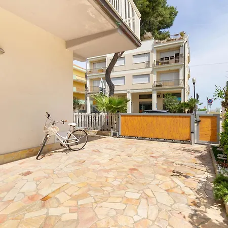 Apartament Piano Terra Sul Lungomare Con Parcheggio