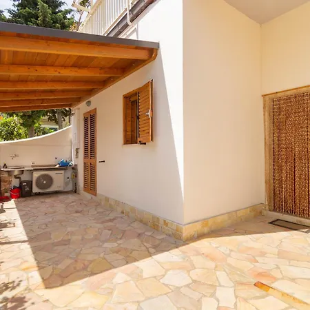 Appartamento Piano Terra Sul Lungomare Con Parcheggio San Silvestro (Pescara)