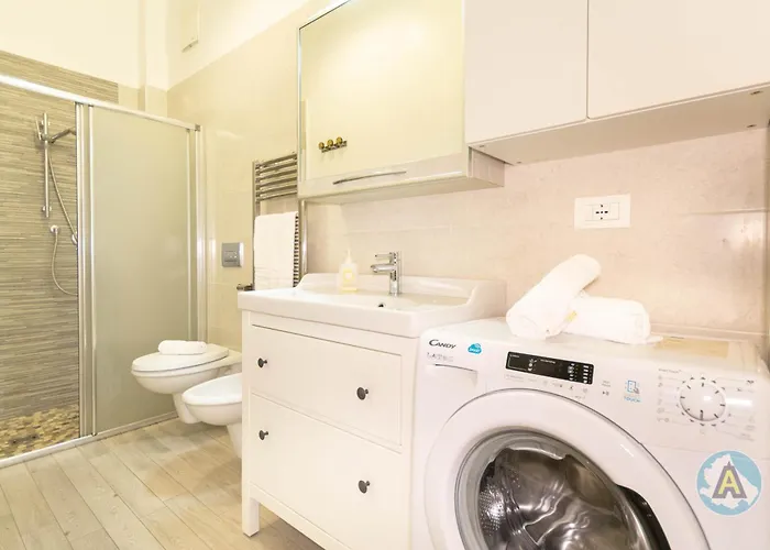 Piano Terra Sul Lungomare Con Parcheggio *