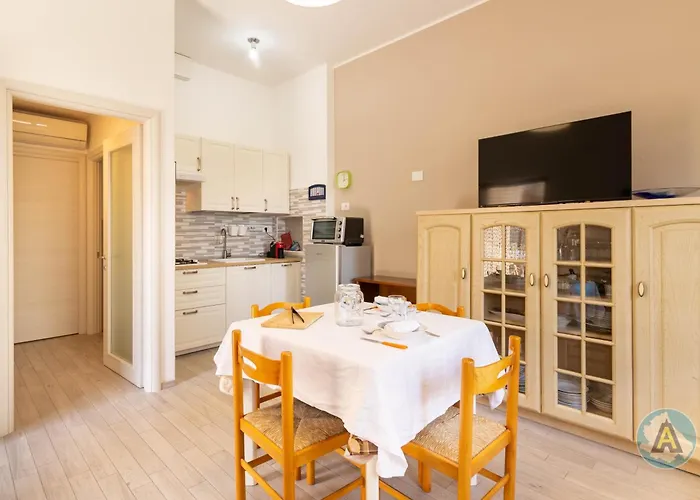 Piano Terra Sul Lungomare Con Parcheggio *